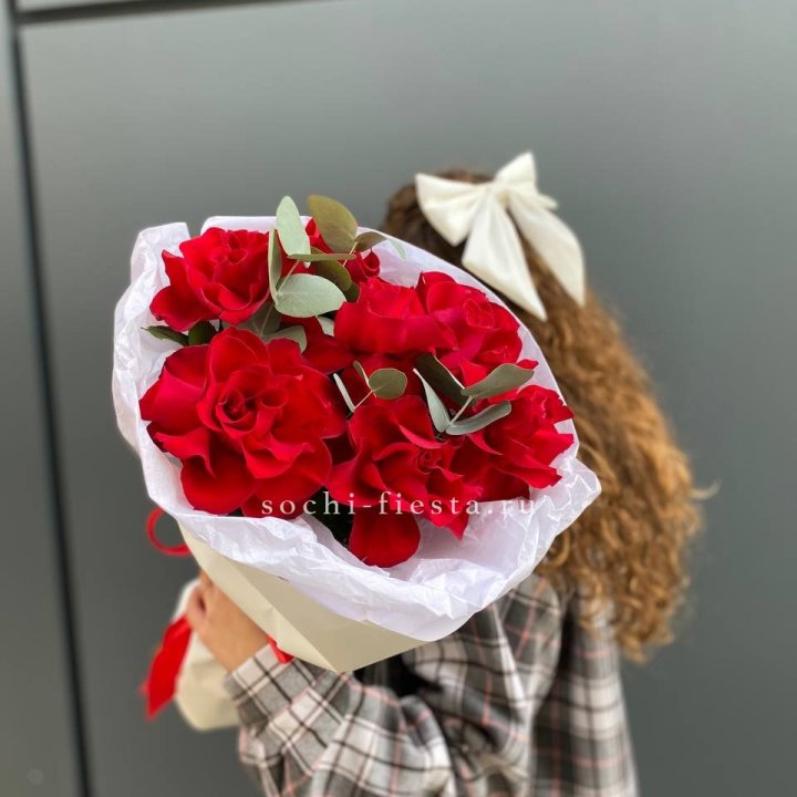 7 красных французских роз в Кургане