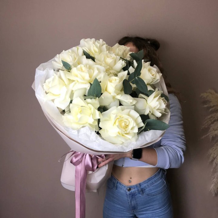 11 Белых французских роз "Вайт найс" в Кургане