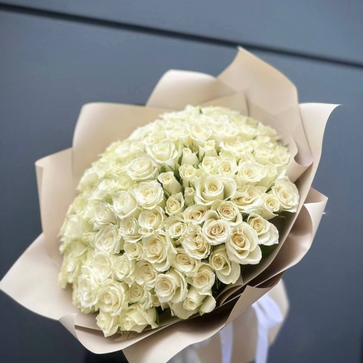 101 белая роза Атена в Кургане