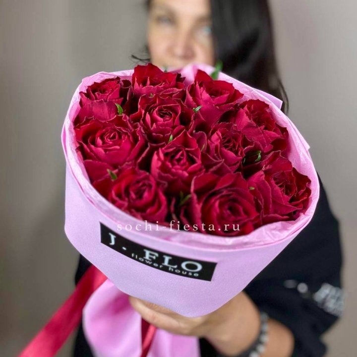 11 красных роз мадам ред в Кургане