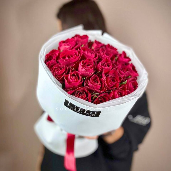 Букет красных роз мадам ред в Кургане