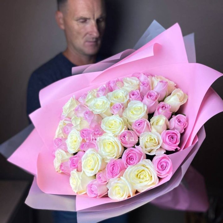 51 белых и розовых роз в Кургане
