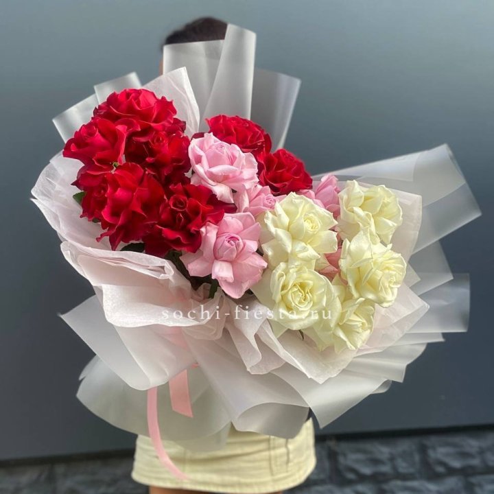 Микс из 17 роз в Кургане