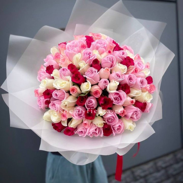 101 разноцветная роза "Карусель" в Кургане