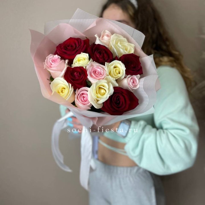 15 роз "Карусель" в Кургане