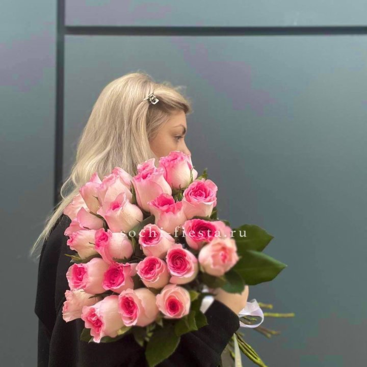  25 розовых роз в Кургане