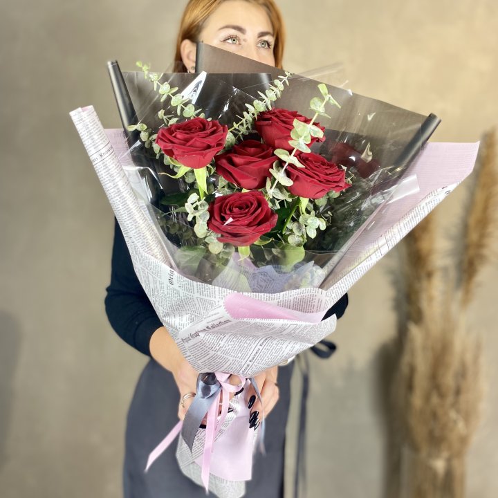 5 красных роз в Кургане