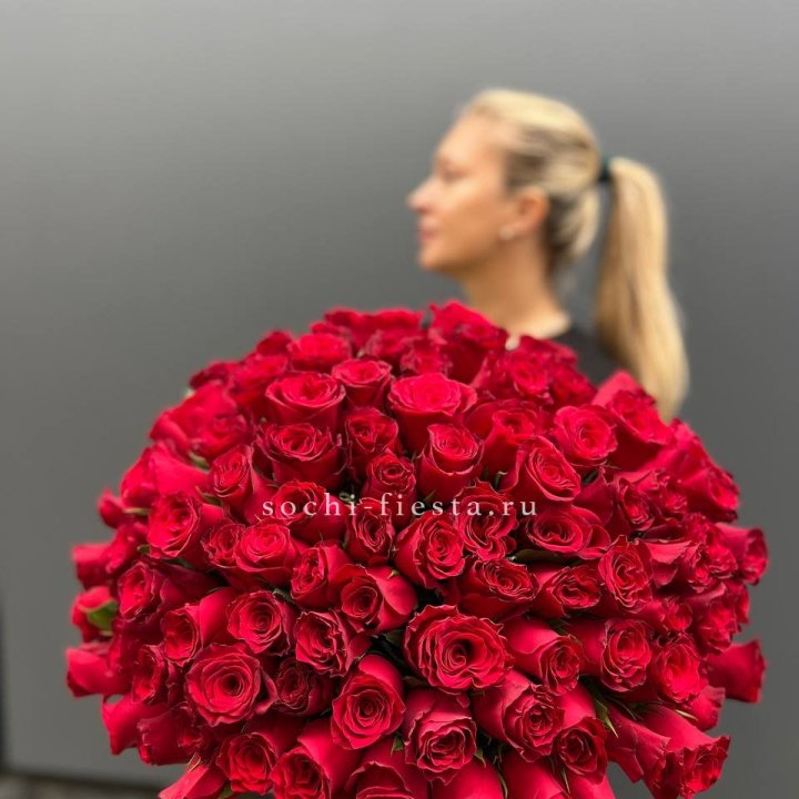 Охапка из 101 красной розы в Кургане