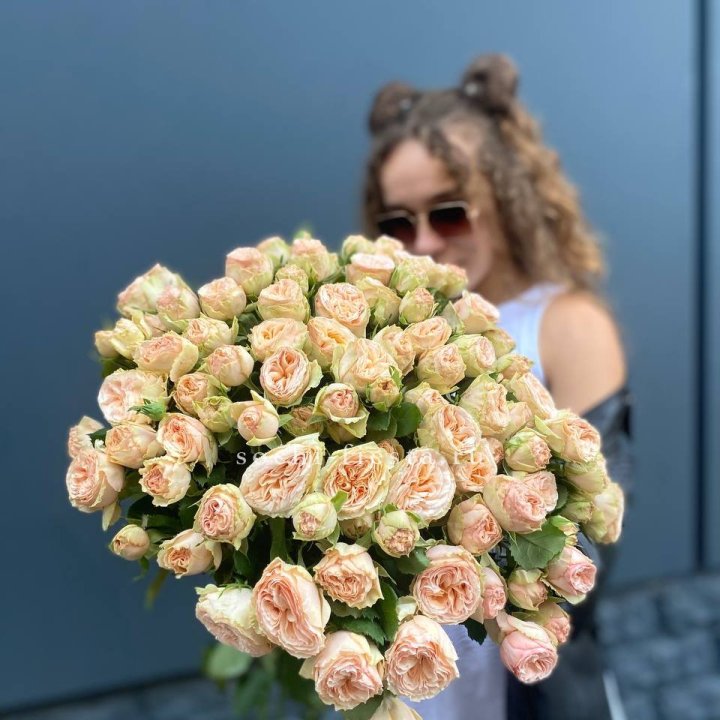 25 пионовидных роз в Кургане