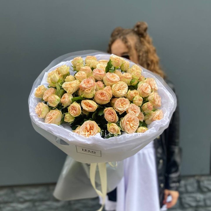 15 пионовидных роз в Кургане