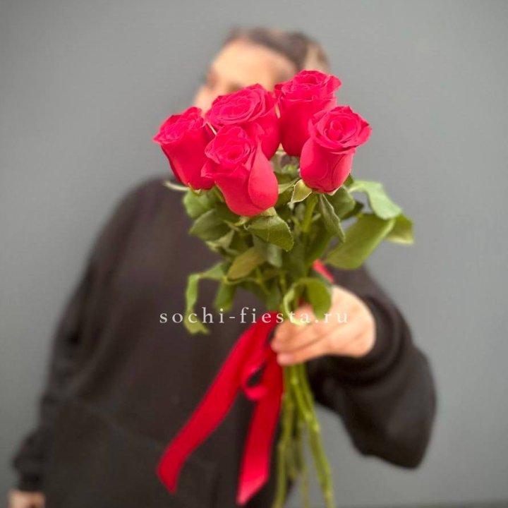 Букет 5 красных роз  в Кургане