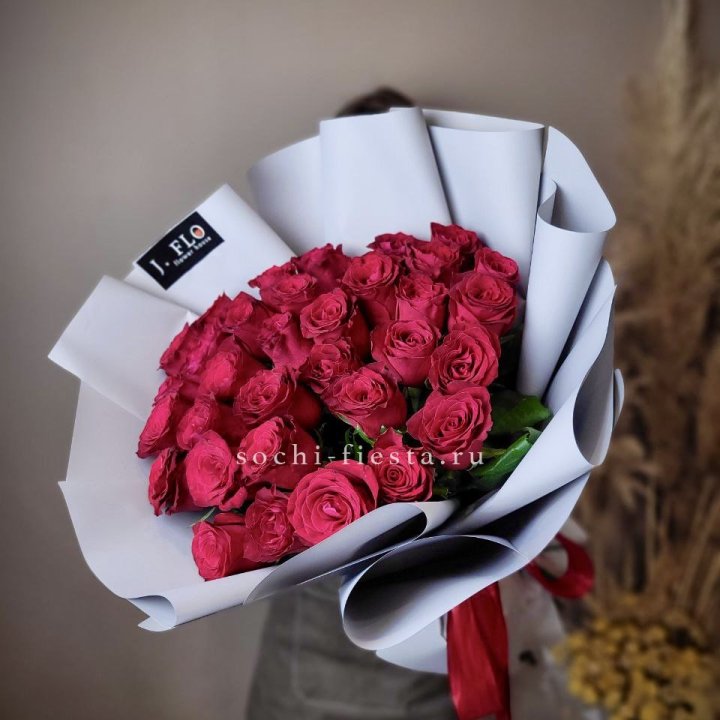 Красные розы 33 шт в Кургане