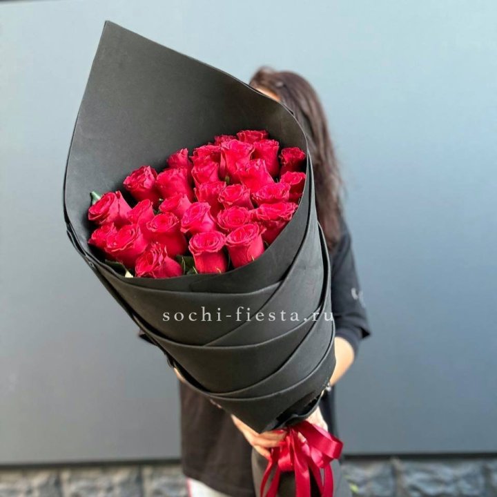 25 высоких красных роз в Кургане
