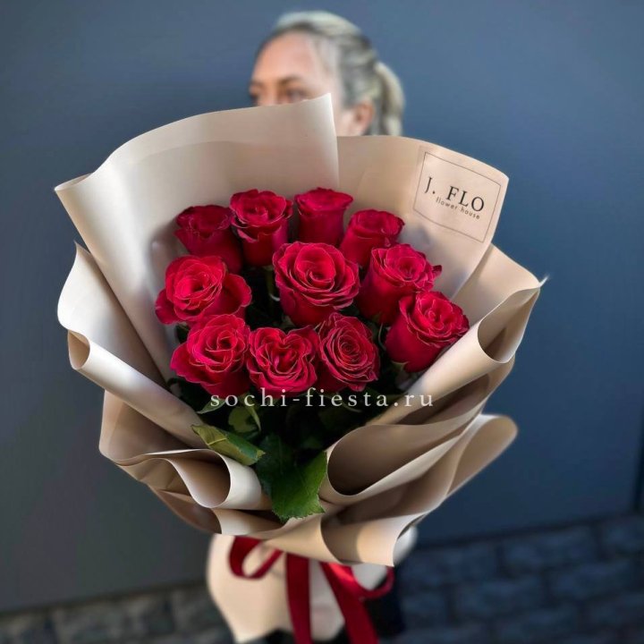 Букет красных роз "Наоми" в Кургане