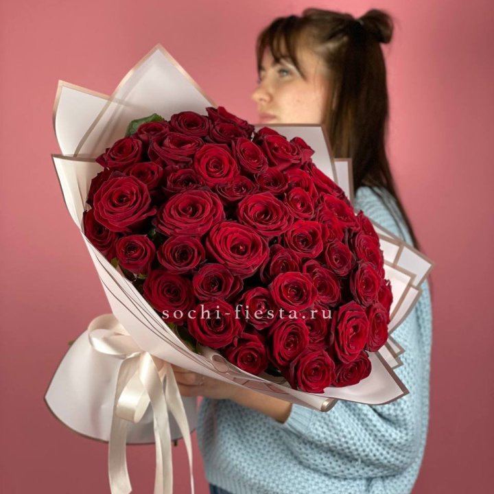 51 красная роза "Лавели" в Кургане