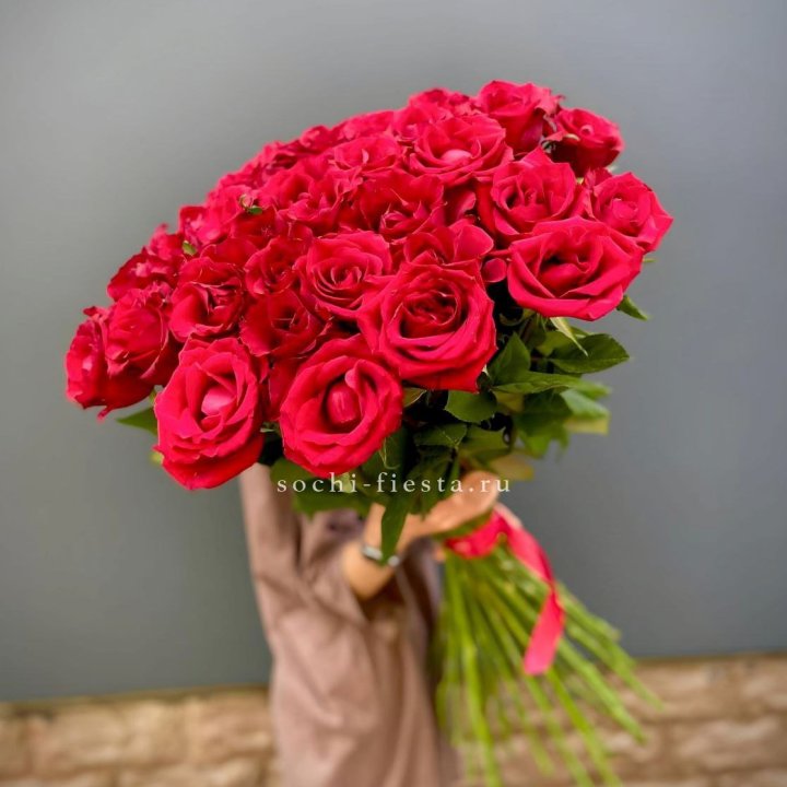 51 высокая красная роза в Кургане