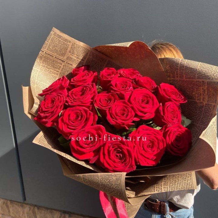19 красных роз Леди Крафт в Кургане