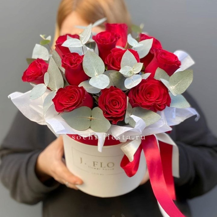 11 роз в шляпной коробке в Кургане