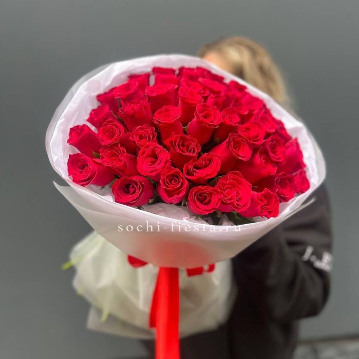 55 красных роз "Амелия" в Кургане