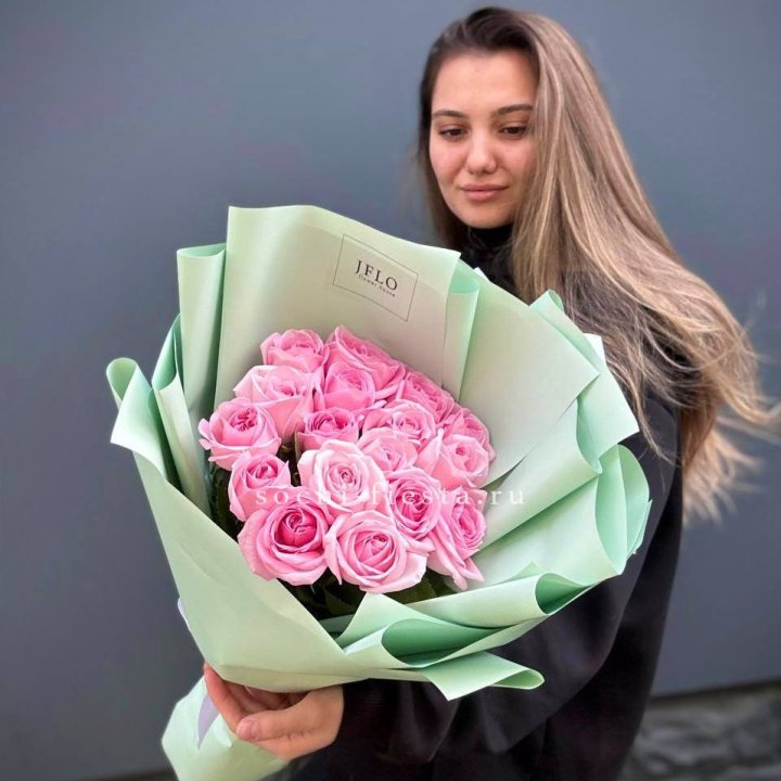 17 розовых роз в Кургане