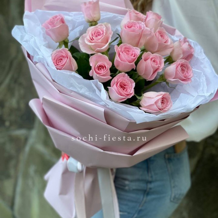 Розовые розы в авторском оформлении в Кургане