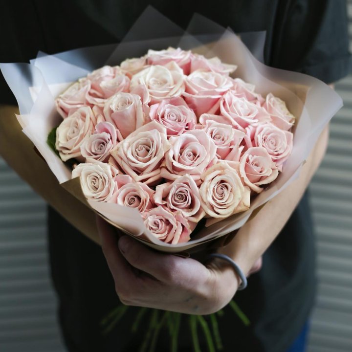 27 кремовых роз в Кургане
