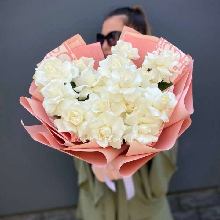 Белые розы "Аморе" в Кургане