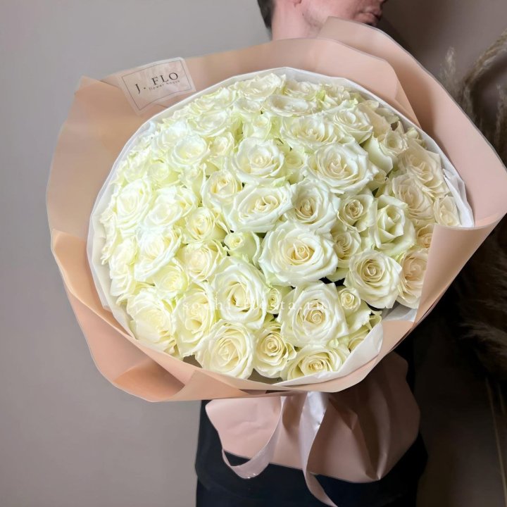 51 белая  роза в оформлении в Кургане