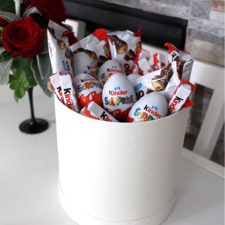 Коробка с киндерами  в Кургане