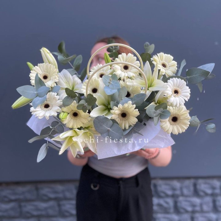 Сумочка лилии и герберы в Кургане