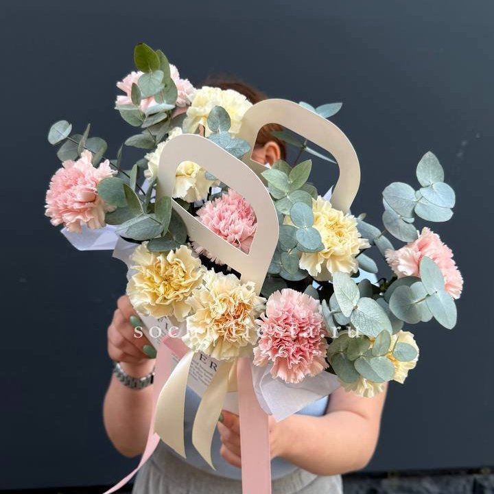 Сумочка из диантусов в Кургане